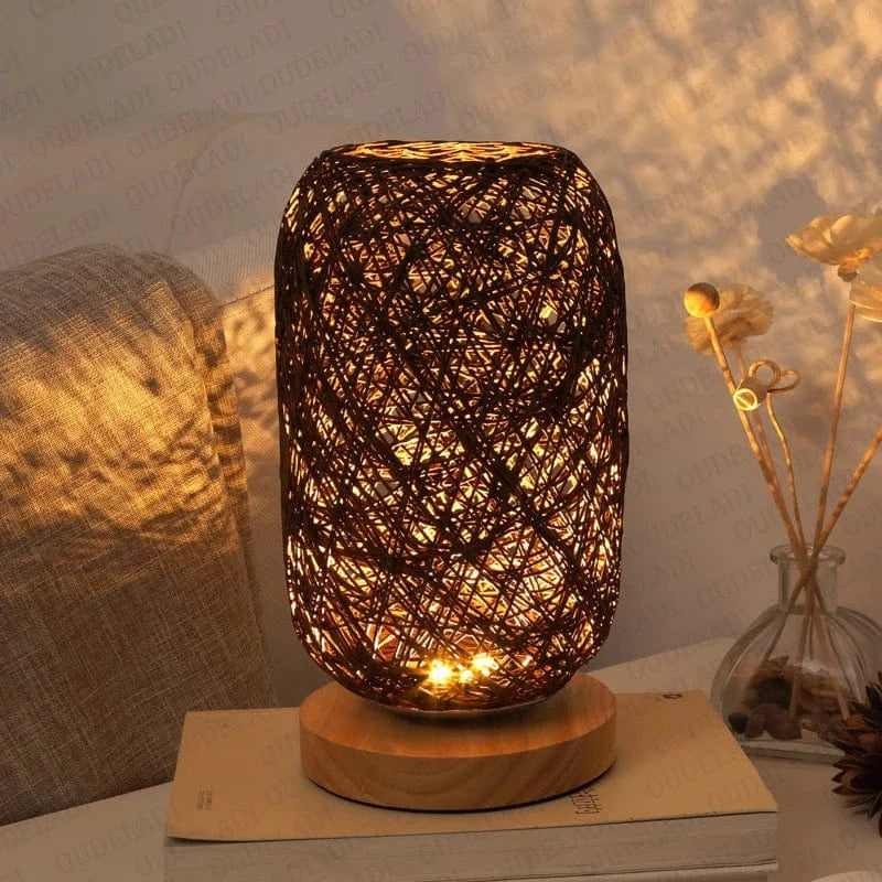 Liten Bordslampa i Rattan