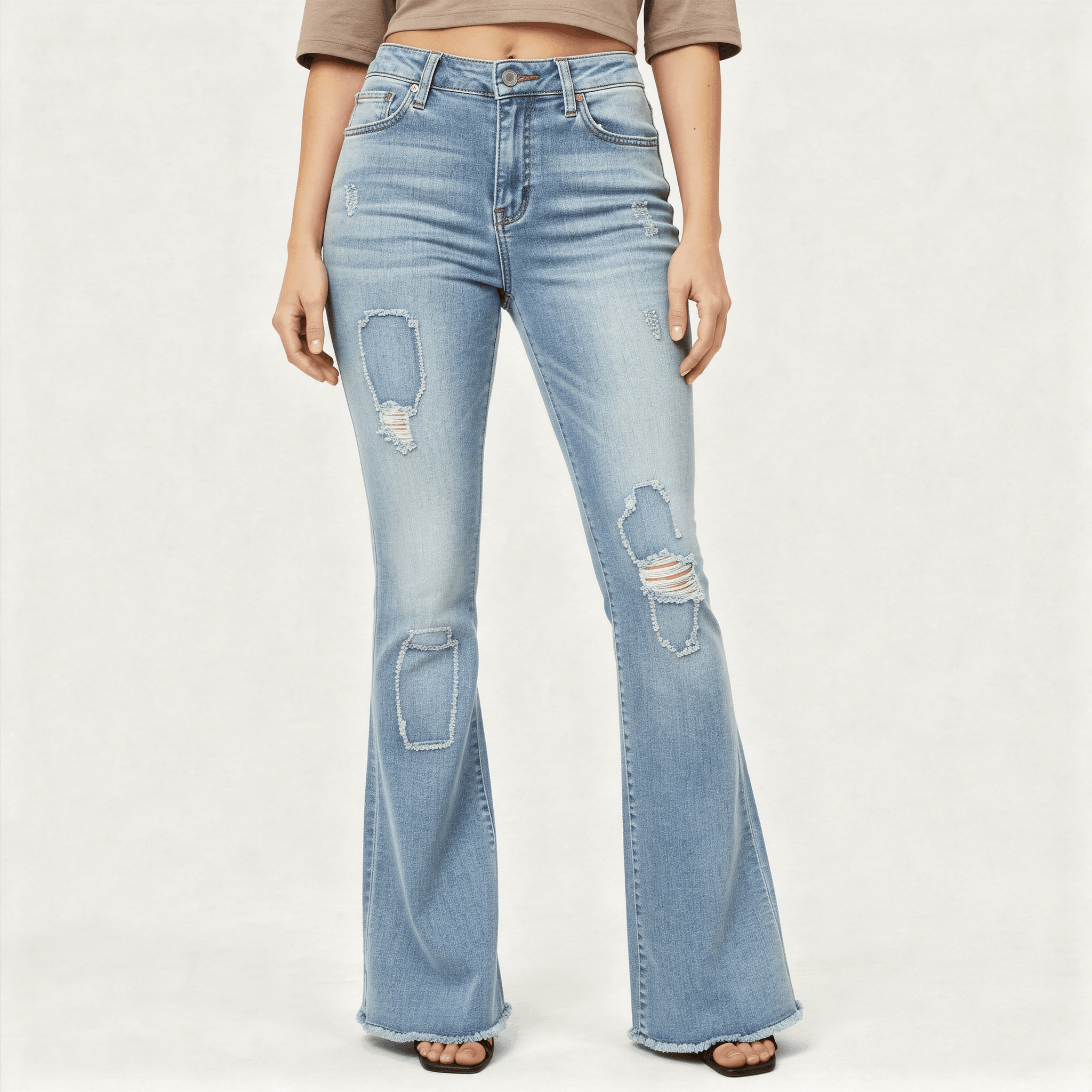 Platomer | Utsvängda jeans med patchwork-accenter