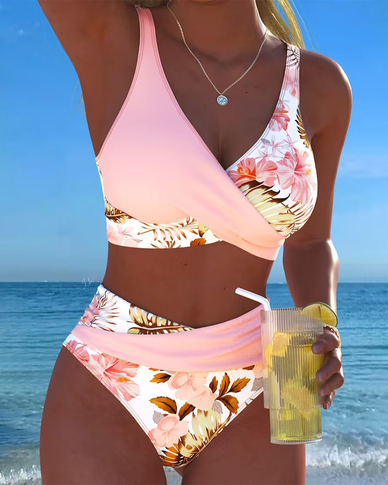 Blommig bikini dam med hög midja och v-ringad överdel, till stranden och semestern - Rosa
