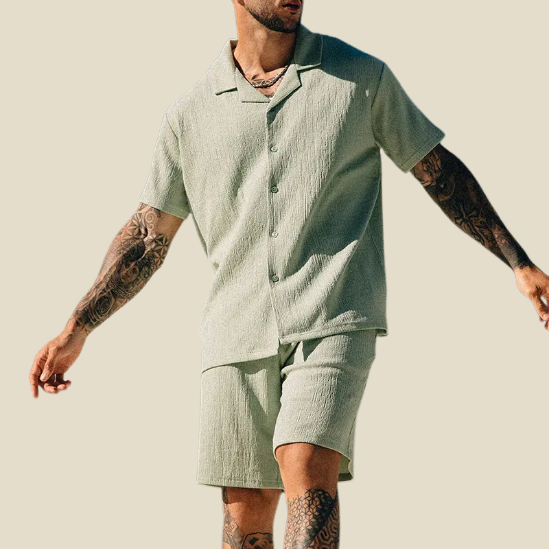 Tvådelat set herr med kortärmad skjorta och shorts, matchande sommarset till semestern - Grön
