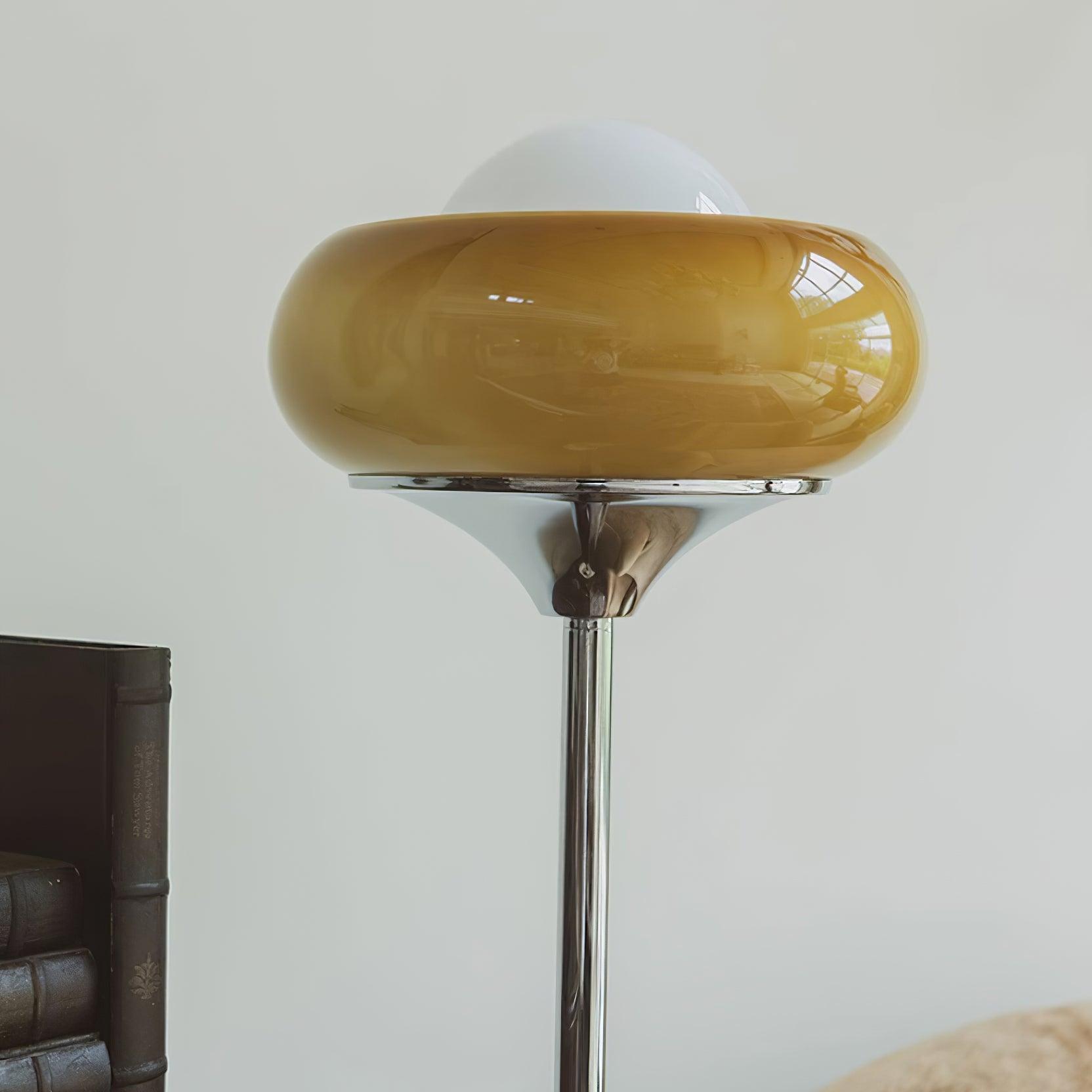 Elegant Golvlampa i Rymdåldersdesign med Krom och Plexiglasklot 2