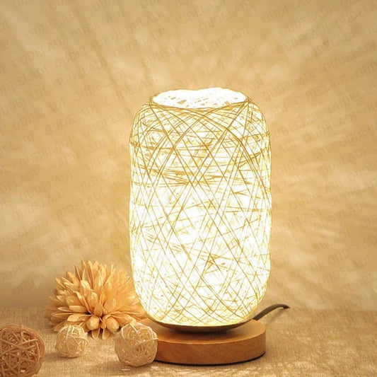 Liten Bordslampa i Rattan