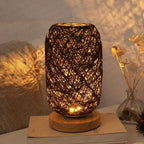 Liten Bordslampa i Rattan