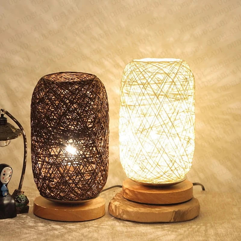Liten Bordslampa i Rattan
