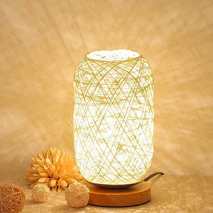 Liten Bordslampa i Rattan