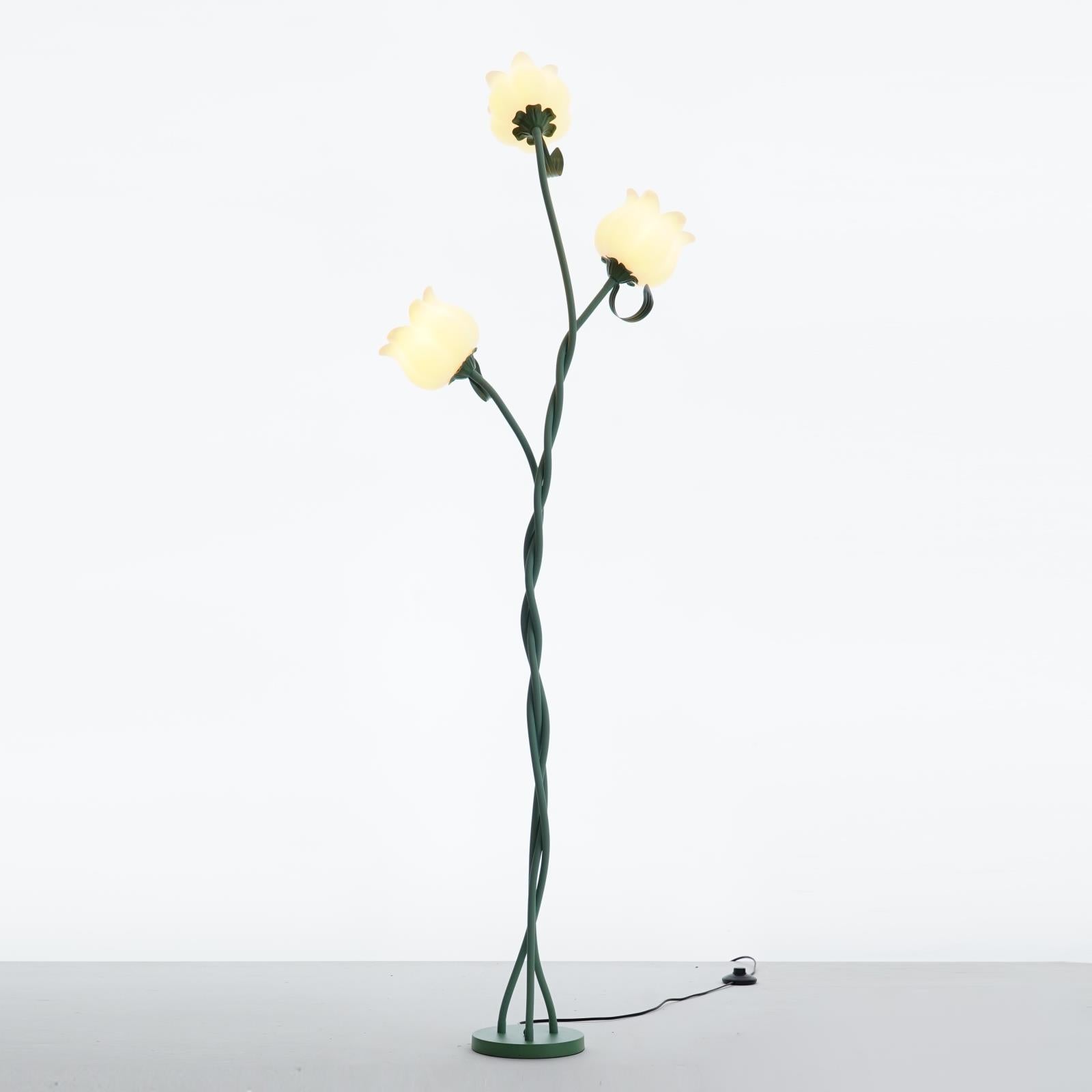 Twist Tulip | Justerbar Golvlampa med Tulpanformade Nyans för Elegant Heminredning 1