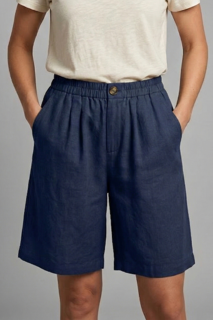 Shorts för dam med resår i midjan och sidofickor, knälånga med vid passform - Marinblå